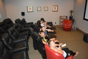 The keeners gather early for Holes